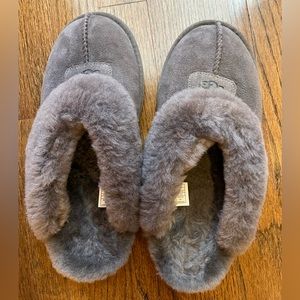 Ugg Scuffette II  house shoes- like new!